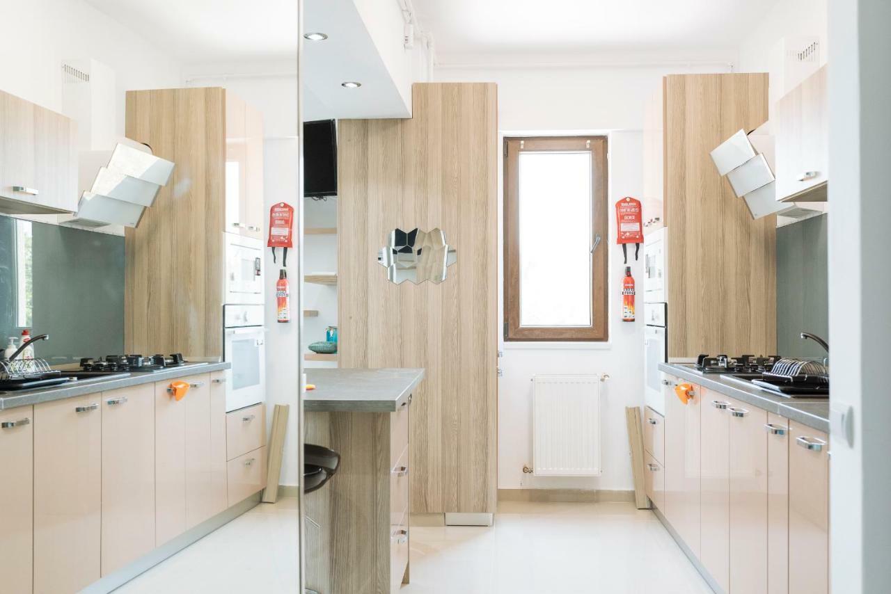 Appartamento Luxury Flat 9 Near Metro Bucarest Esterno foto