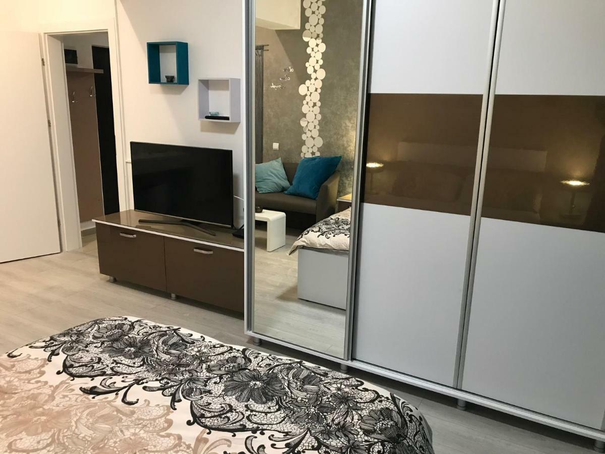 Appartamento Luxury Flat 9 Near Metro Bucarest Esterno foto