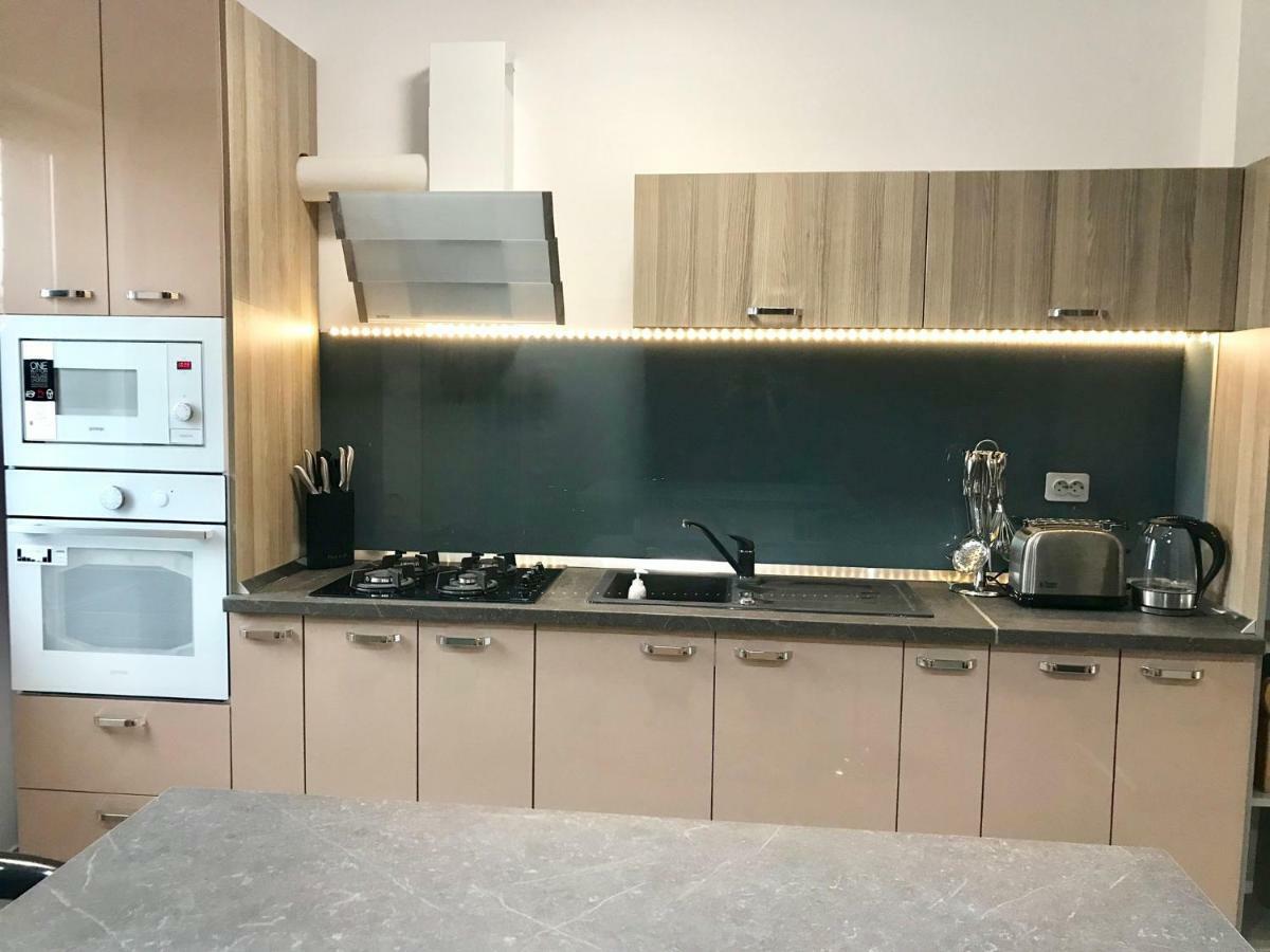 Appartamento Luxury Flat 9 Near Metro Bucarest Esterno foto