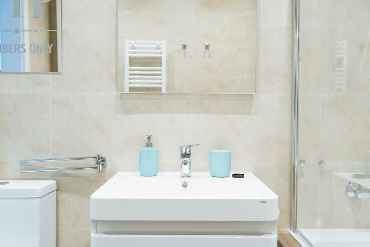 Appartamento Luxury Flat 9 Near Metro Bucarest Esterno foto