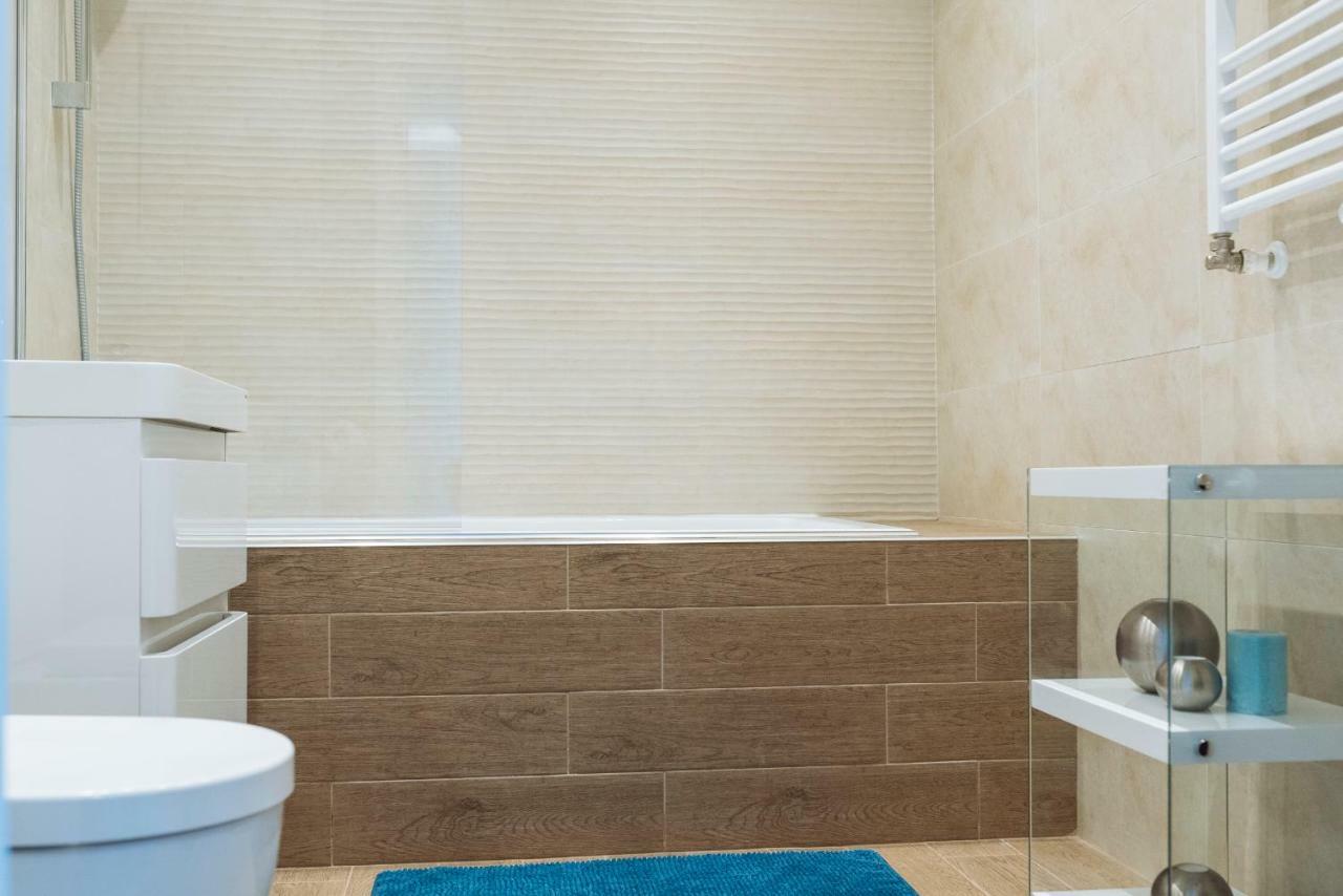 Appartamento Luxury Flat 9 Near Metro Bucarest Esterno foto